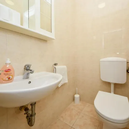 Apartment Rogoznica 3 *
