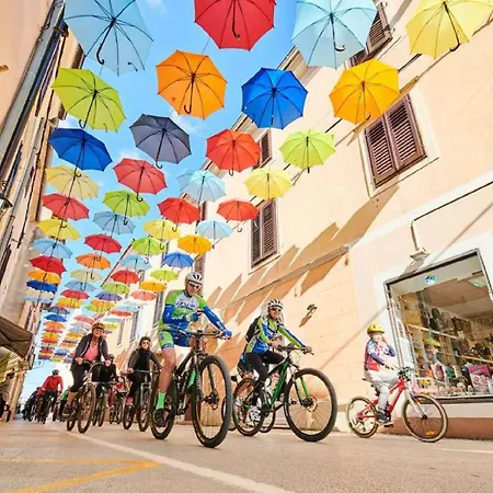 Apartment Apartment Rogoznica 3 *