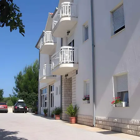 Apartment Rogoznica 3 *