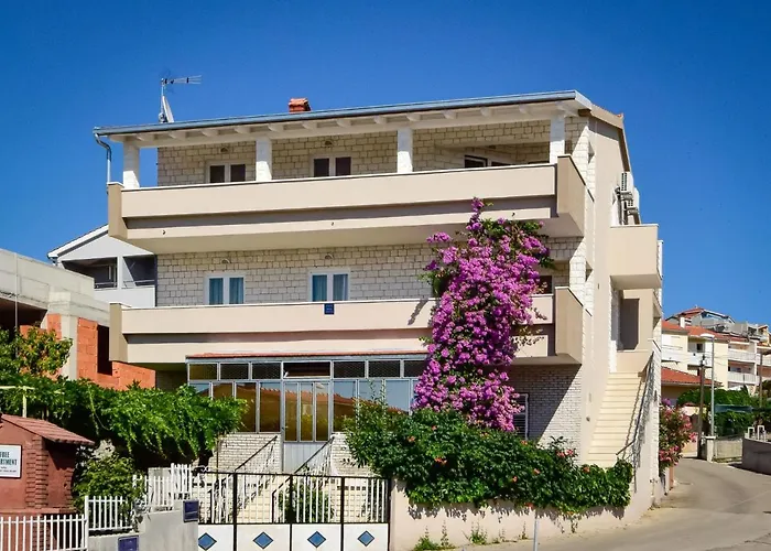 Διαμέρισμα 3 *