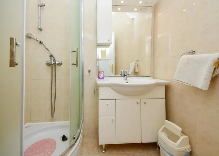 Διαμέρισμα 3 *