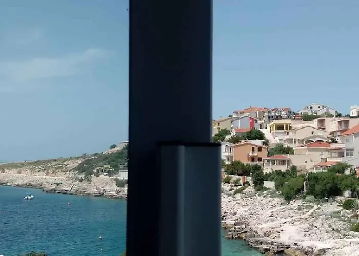 Διαμέρισμα 3 *