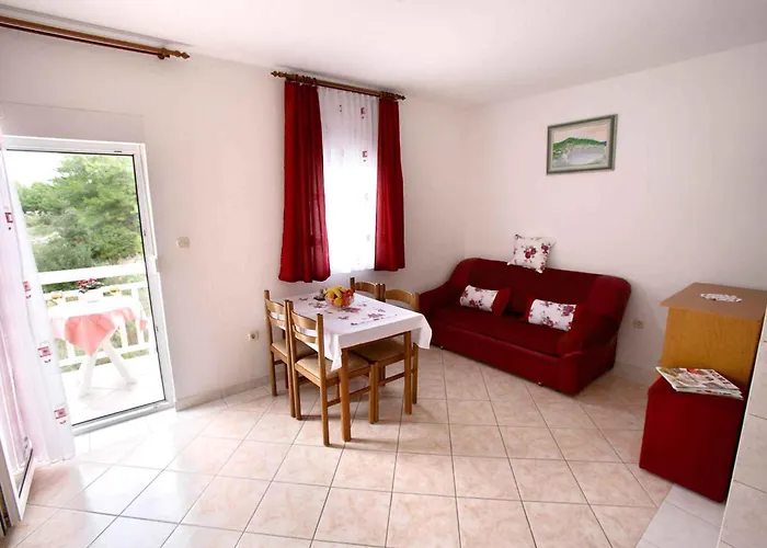 Διαμέρισμα 3 *